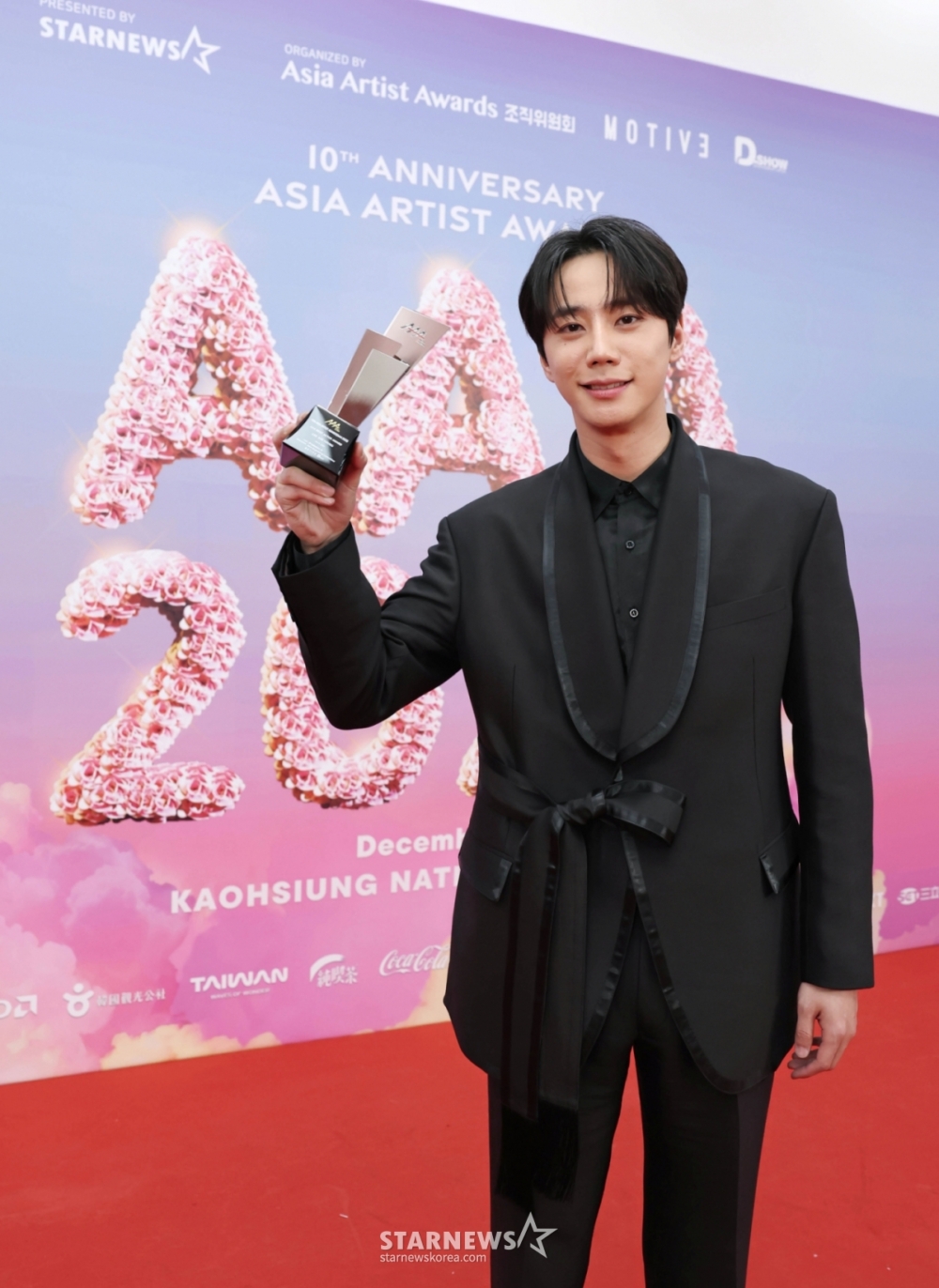 李濬榮在「AAA 2025」奪下最佳演員獎