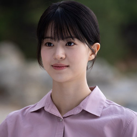 在《菜鳥伙房兵》中飾演朴志訓的青梅竹馬