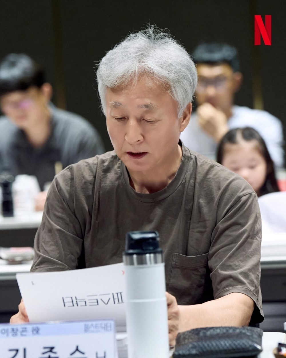 金鐘秀則飾演副院長「李昌坤」