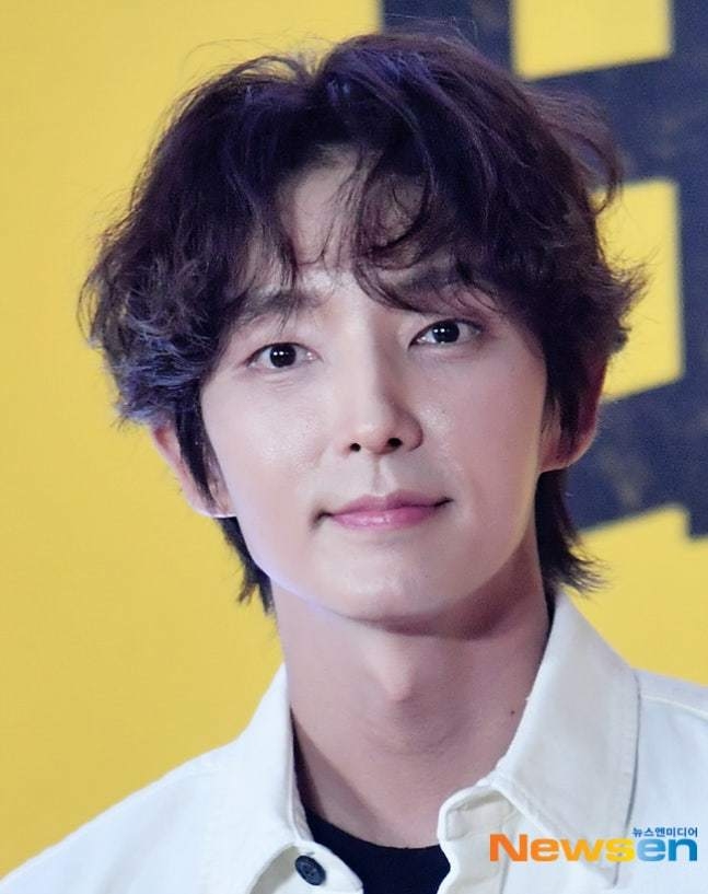 李準基有望出演Netflix全新古裝電影《鬼怪》，並挑戰出道以來少見的大反派角色！ 