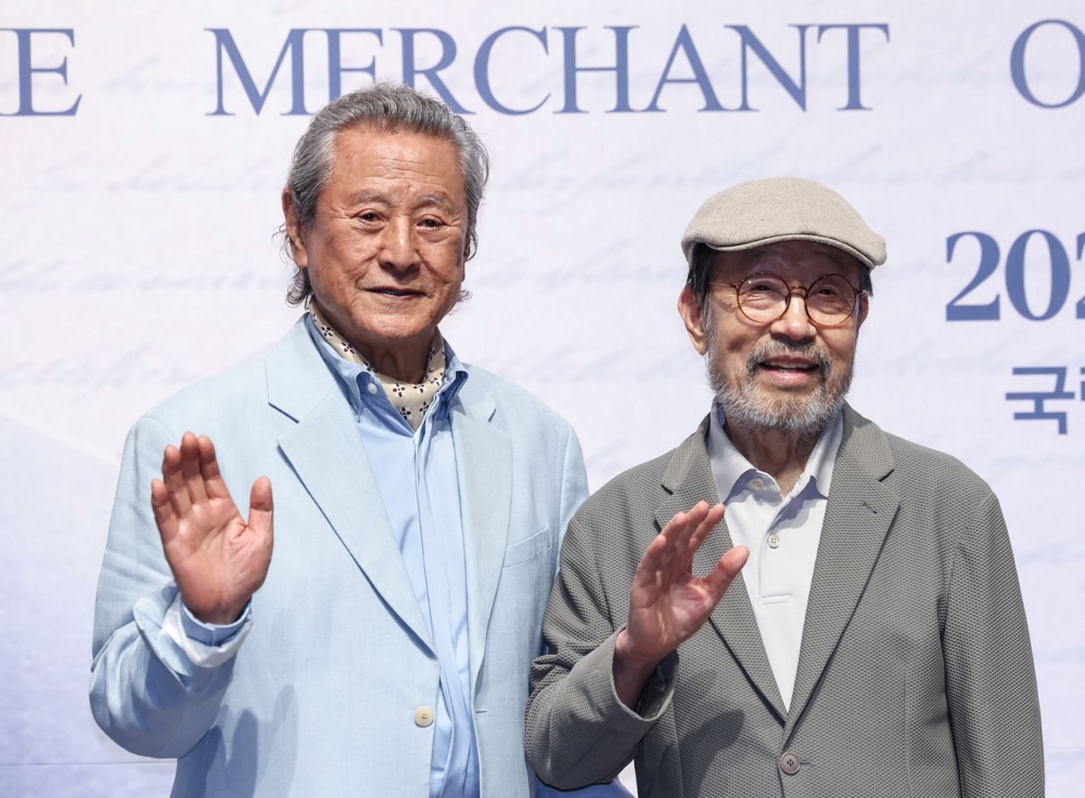 演員申久與朴根瀅合作舞台劇《威尼斯商人》
