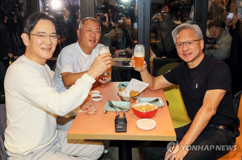 黃仁勳曾與李在鎔、鄭義宣在炸雞店見面