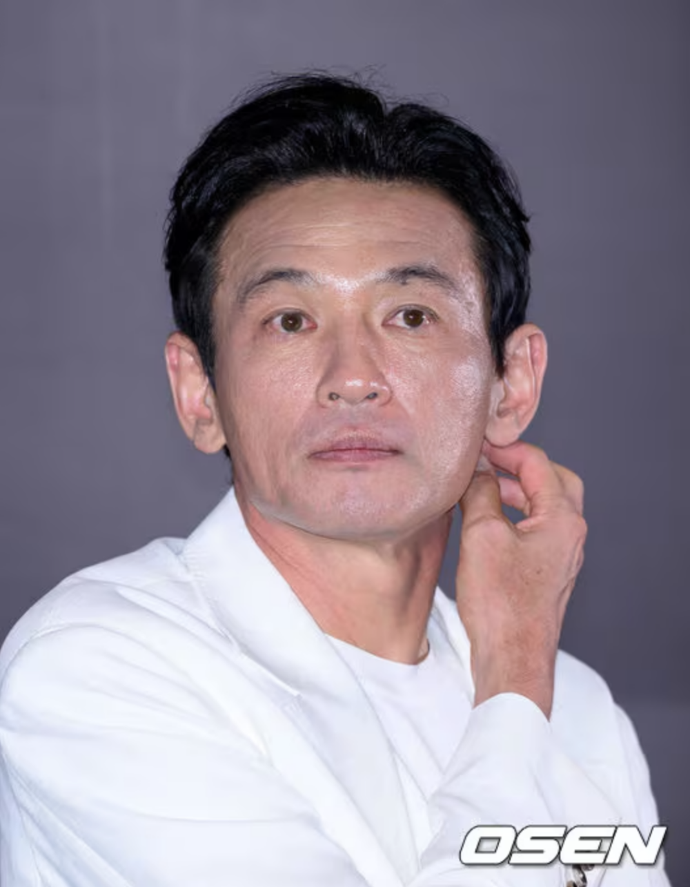 黃晸珉所屬社出面否認，稱女方是跟蹤狂