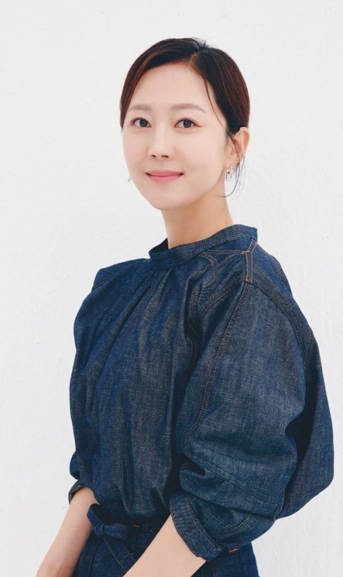 廉晶雅在片中飾演獨自堅強撫養3個孩子長大的母親「姜賢淑」