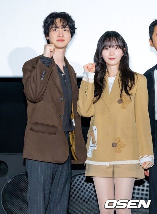 金丞潤曾出演張東潤執導作品的女主角