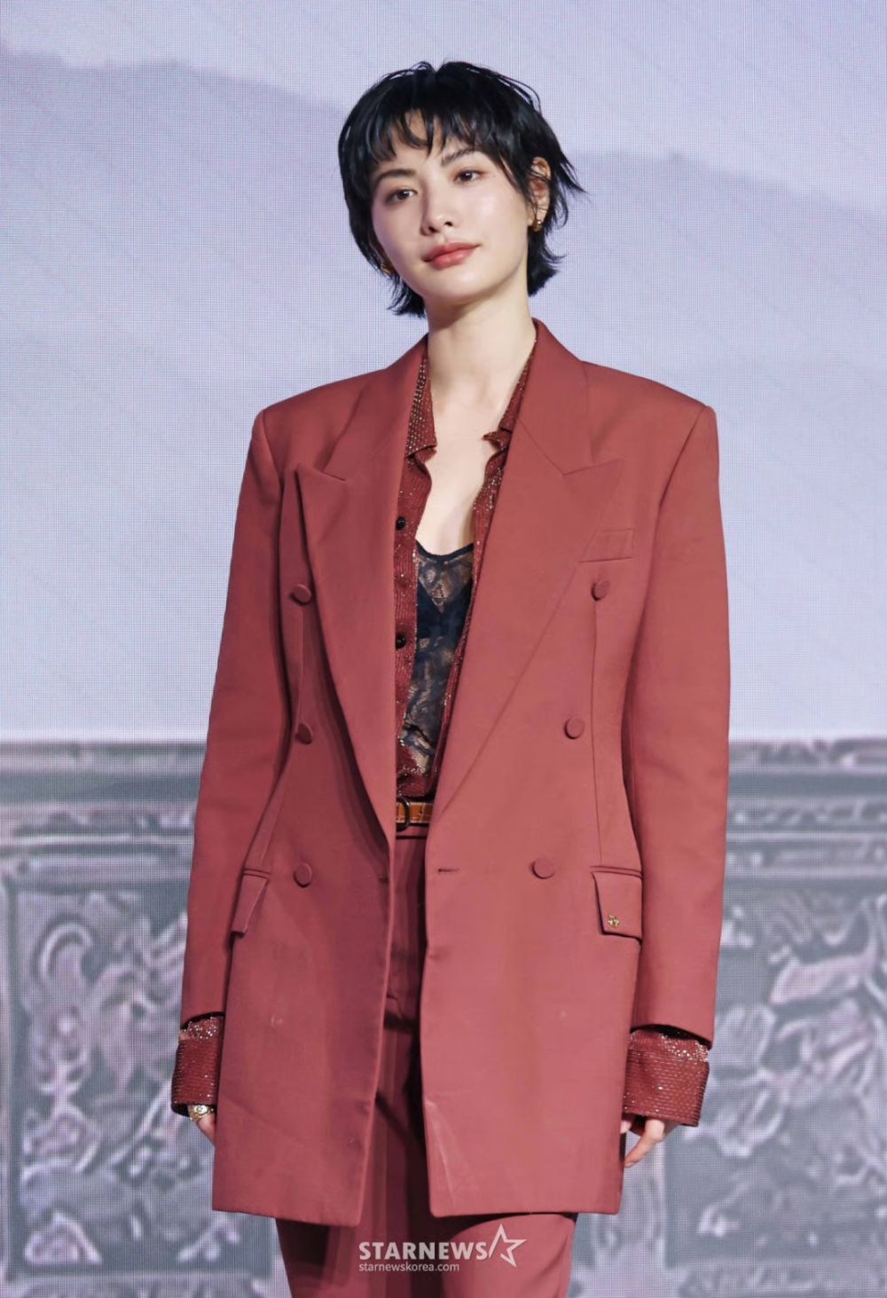 ：能和孫藝真前輩、池昌旭前輩合作，我覺得無比榮幸。帶著滿滿的期待感，最終決定參與這部作品