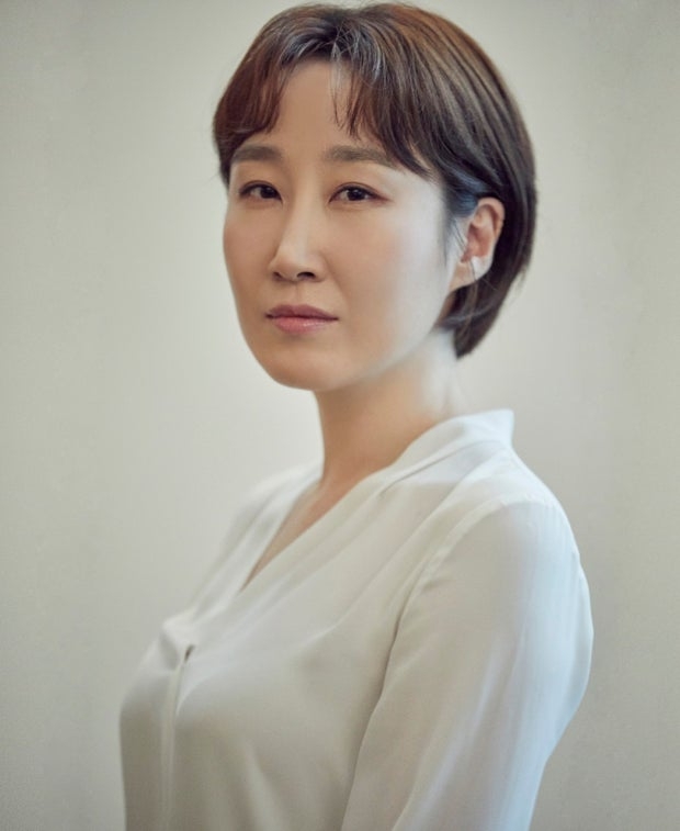 金國熙飾演婦女會會員「吳智熙」