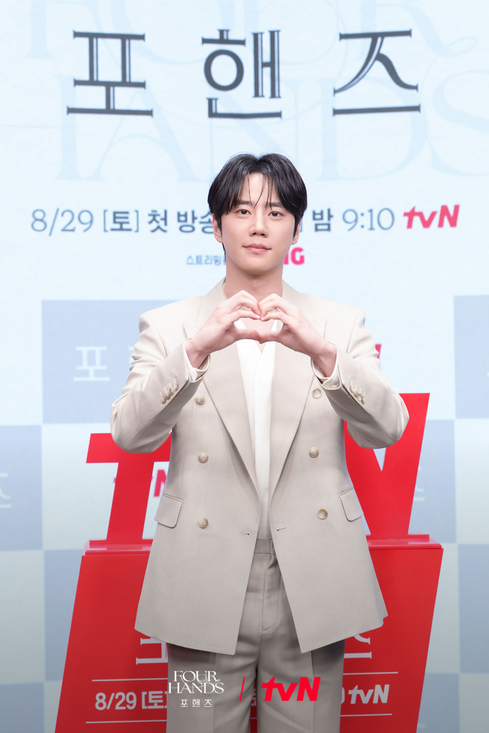 ：因為我的鋼琴底子不夠，所以乾脆把整首曲子完整背了下來