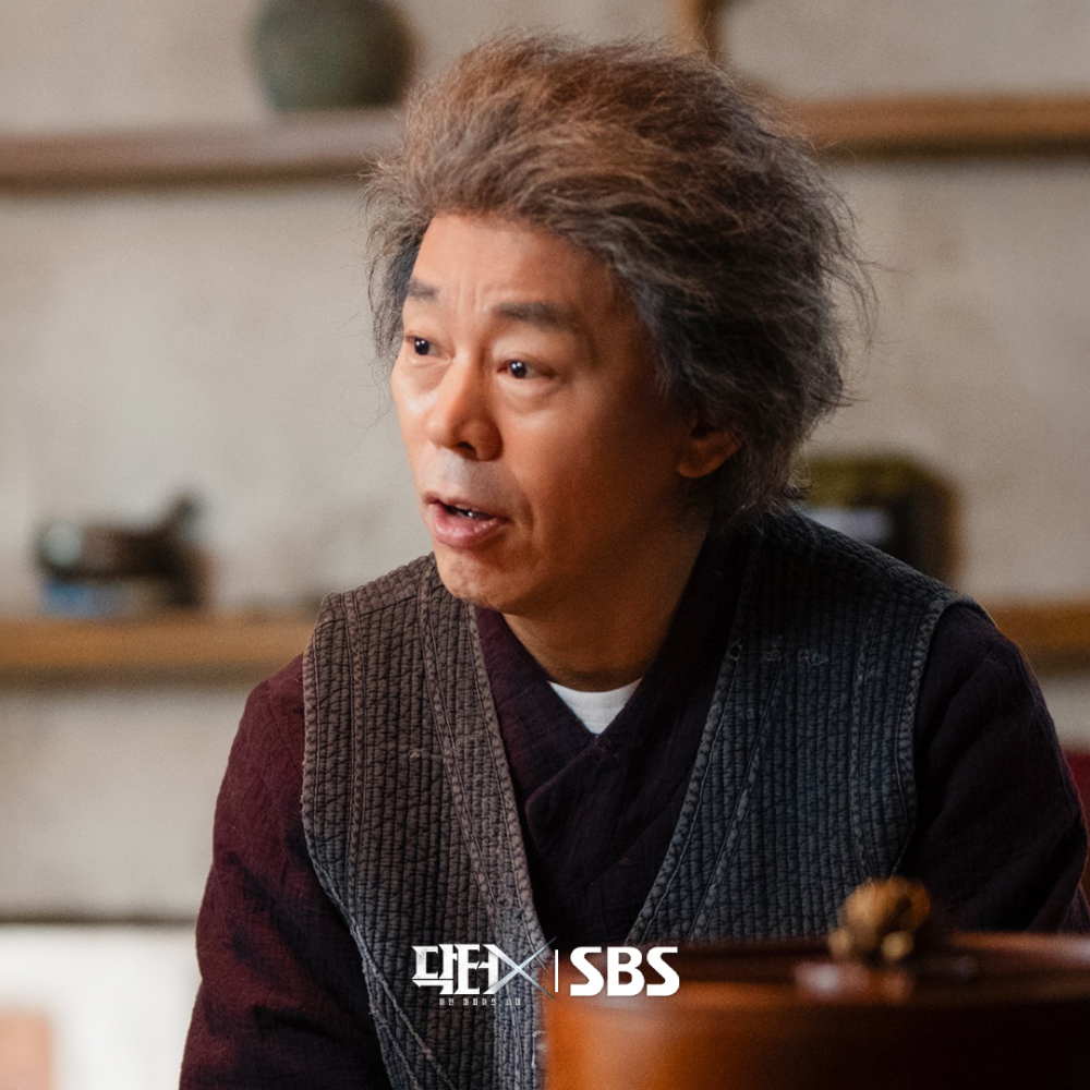 崔德文飾演脫北韓醫師「楊應九」