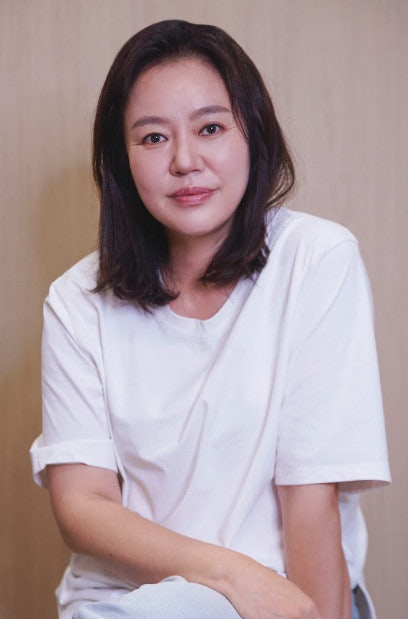金琴順飾演帶領Noble Gold Castle房價飆漲的婦女會長「尹智愛」