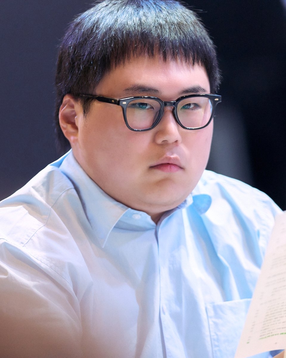 金曜漢以及崔智秀，則分別飾演即將步入婚姻的新人「大韓」與「彩英」
