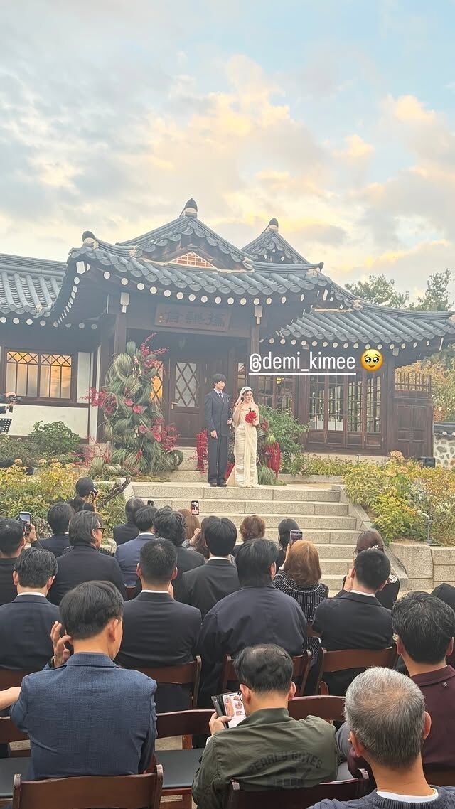 金高銀上傳金容智婚禮現場照