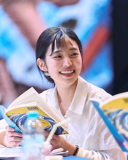 金曜漢以及崔智秀，則分別飾演即將步入婚姻的新人「大韓」與「彩英」。