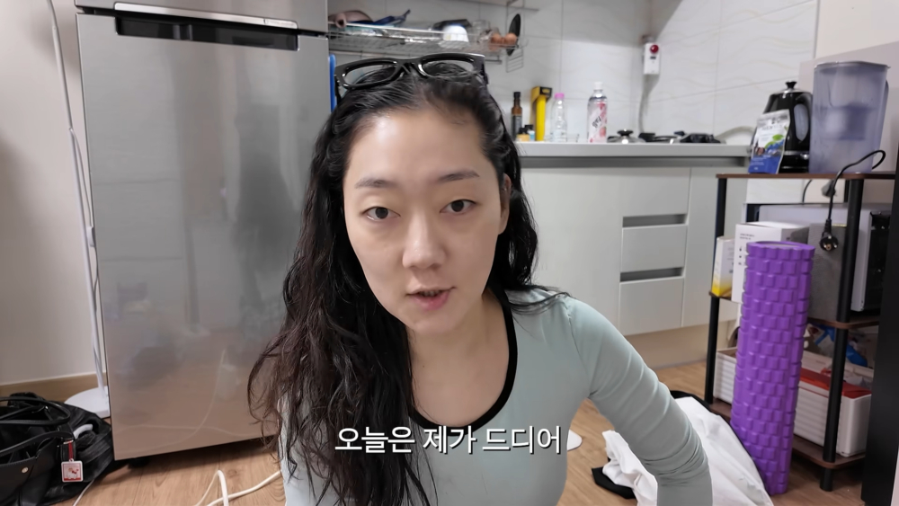 朴慶惠在個人頻道上傳自己試穿禮服、出席典禮的Vlog