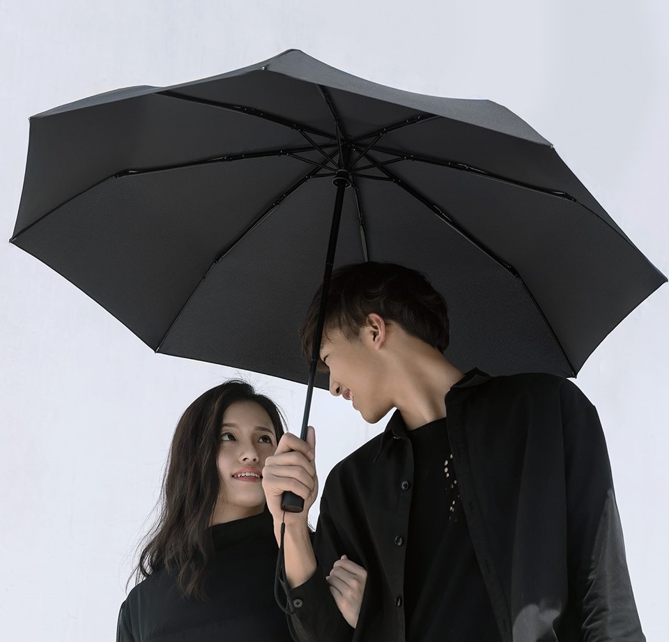 【中國武器】Xiaomi推出雨傘?社交媒體上載黑色衣服的「暴徒情侶」宣傳?