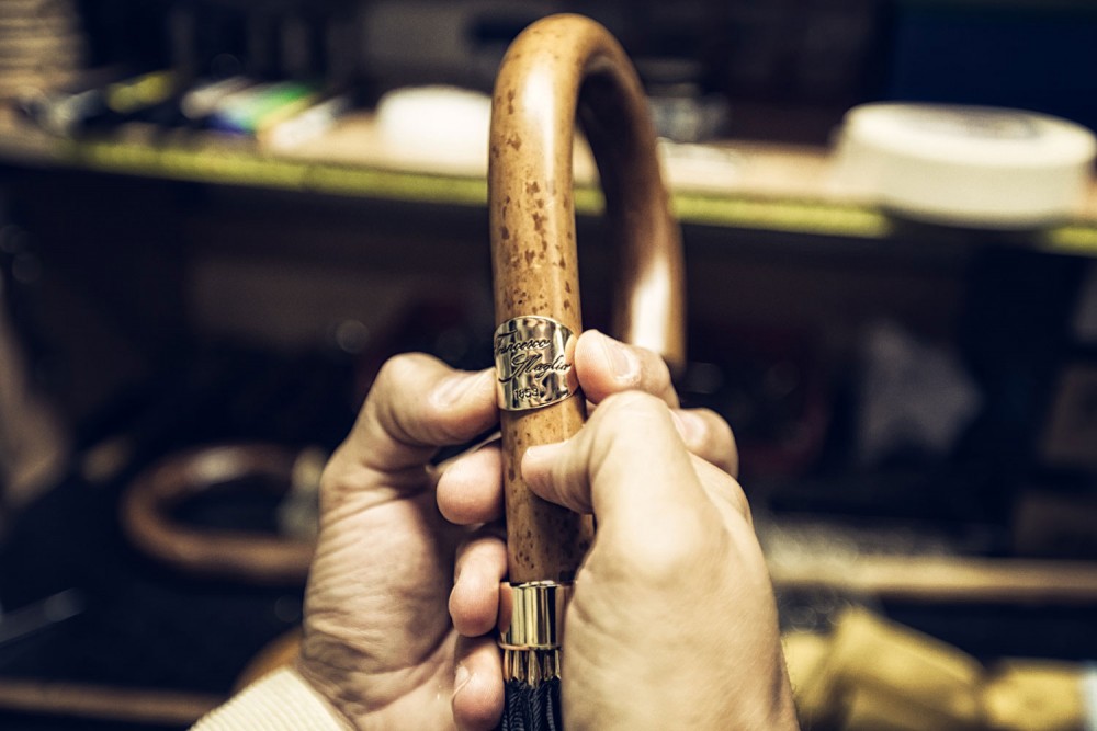 【百年武器】如何打造優雅造型?英倫紳士必備的Francesco Maglia手工雨傘!
