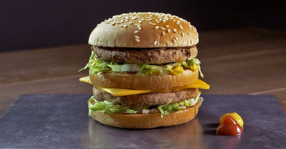 由於McDonald每售出一個Big Mac就會捐出$2美元給予兒童癌症機構作研發和日常經費之用