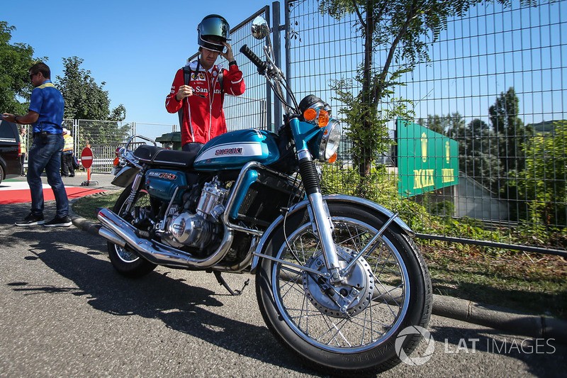 Sebastian-Vettel常被拍到騎著Suzuki T500