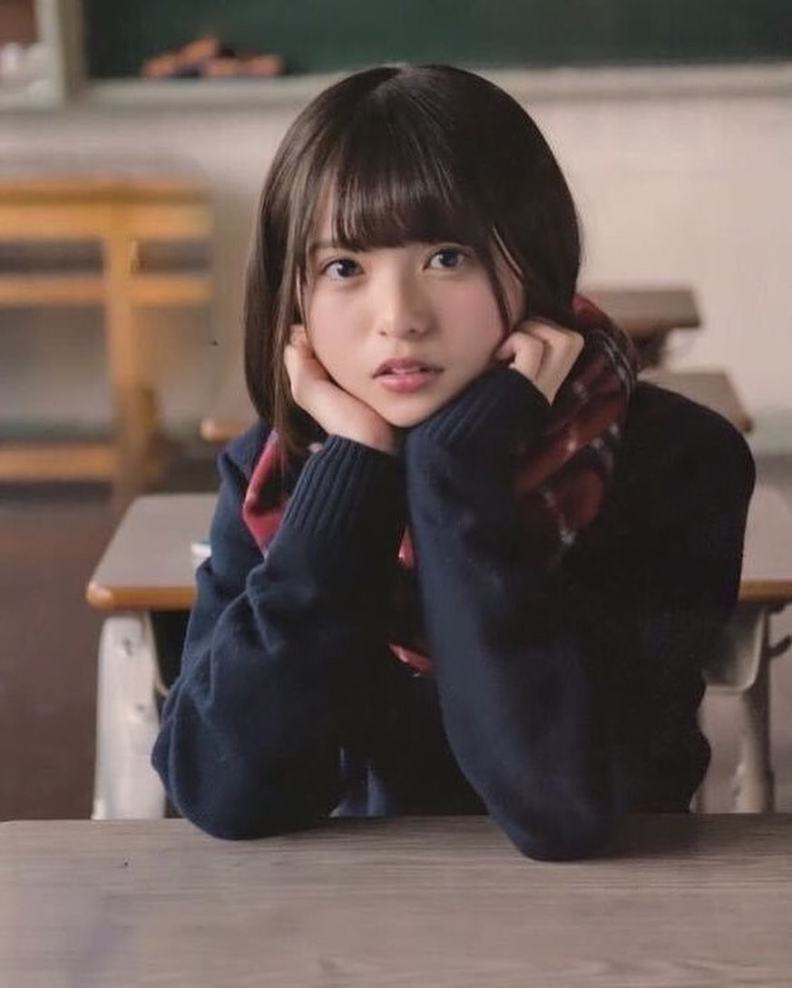 齋藤飛鳥出生於1998年,由於母親是緬甸人的關係,因此遺傳了東南亞美女的特質