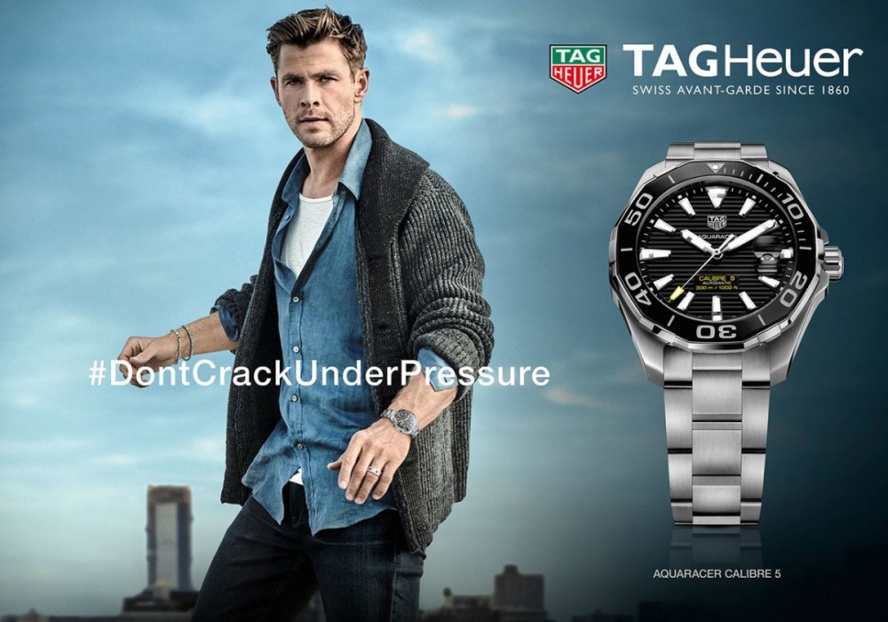 Chris Hemsworth以一身輕便日常造形搭配Aquaracer Calibre 5潛水錶