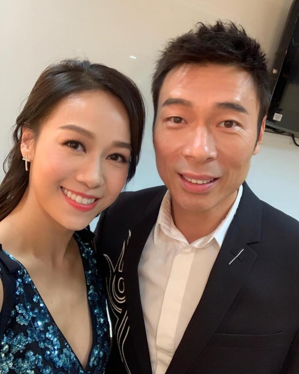 藝人黃心穎因4月中與許志安在車廂內的親熱片段被傳媒公開後而面臨全面停工狀態,當時有消息指她早已離開香港前往美國升學,無限期退出演藝圈並重新生活