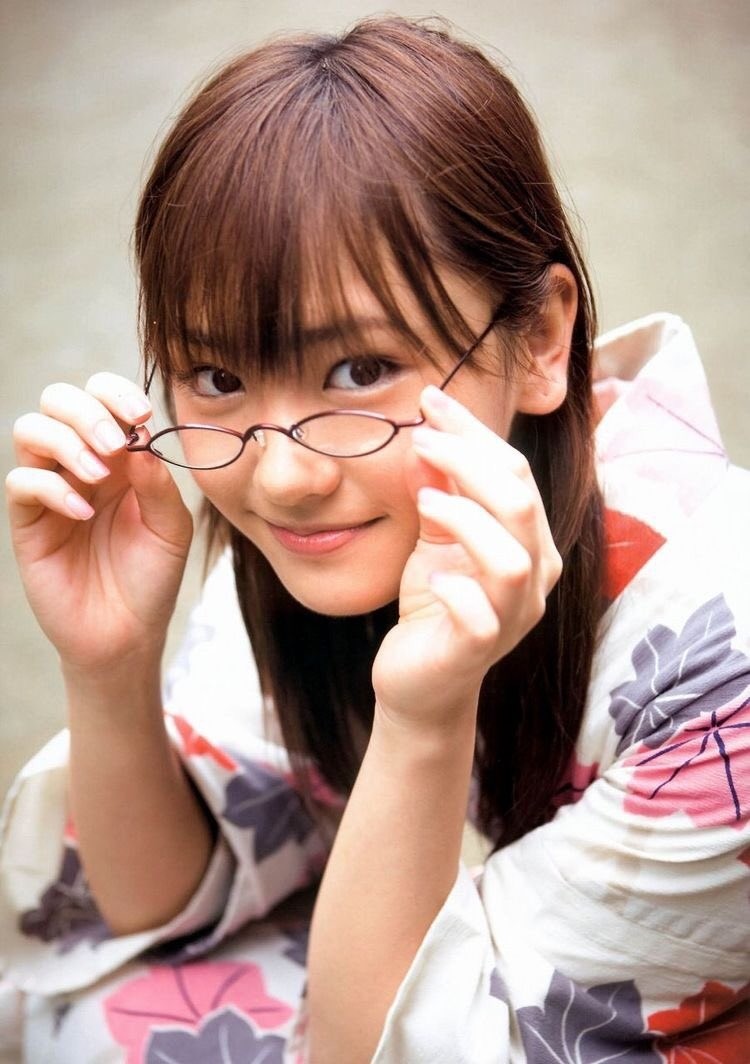 本次新垣結衣不只在寫真集中擔任寫真模特兒的角色,她也以編輯的身份參與書本的監修和企劃,新書《YUI ARAGAKI NYLON JAPAN ARCHIVE BOOK 2010-2019》