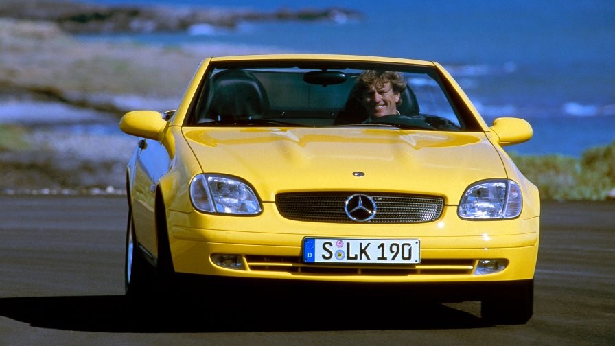 1996年,Mercedes-Benz首次在都靈車展亮相了SLC的前身:第一代SLK。