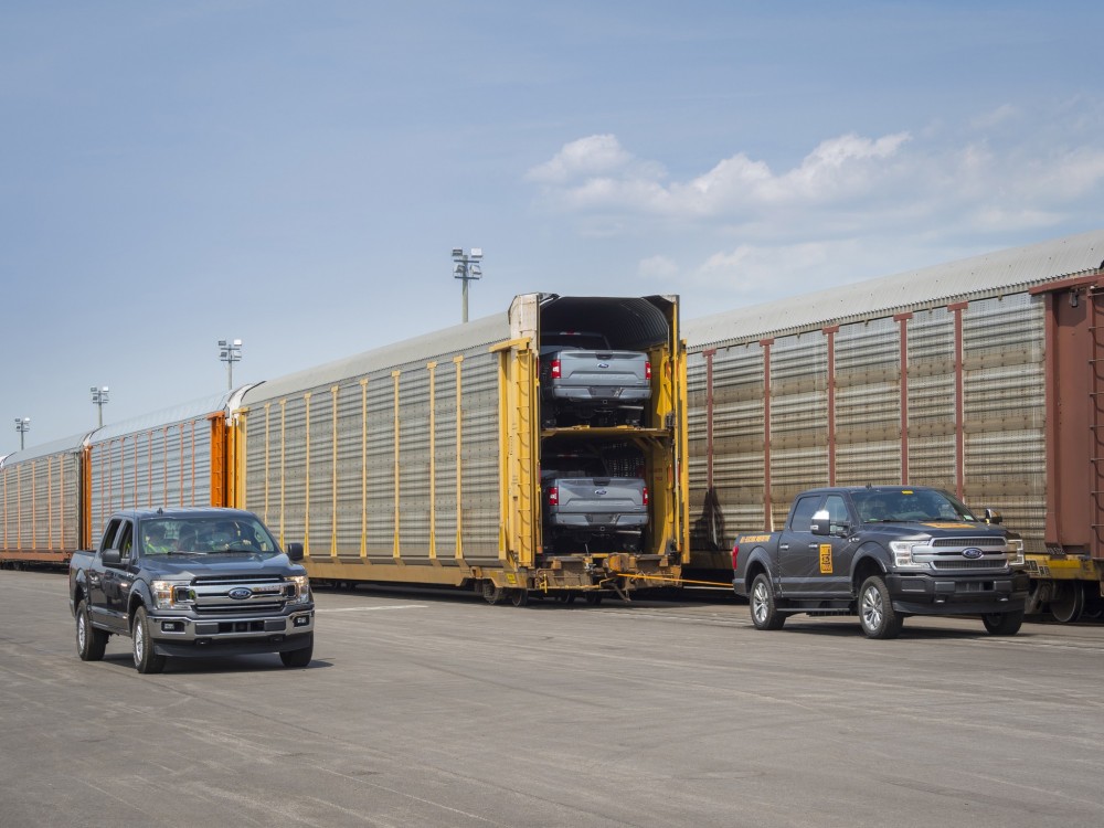 官方日前更發佈純電版Ford F-150原型車的首批測試圖片