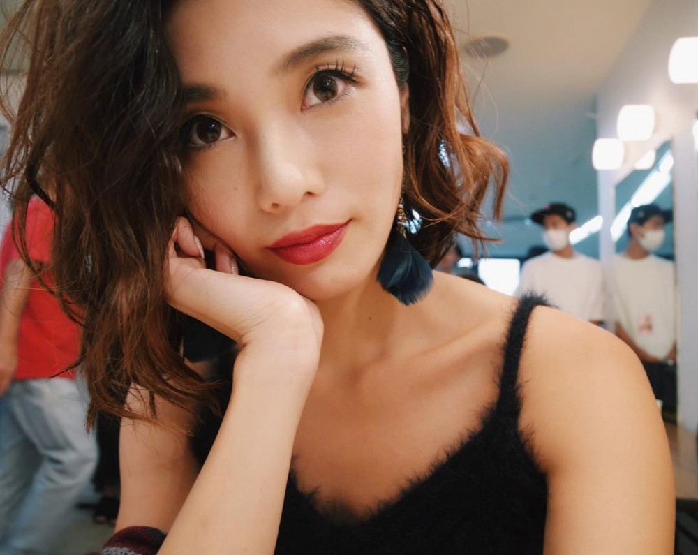 要數到最能代表《雙層公寓》節目的美女,那必然是由2012年第一季便開始登場的美魔女島袋聖南