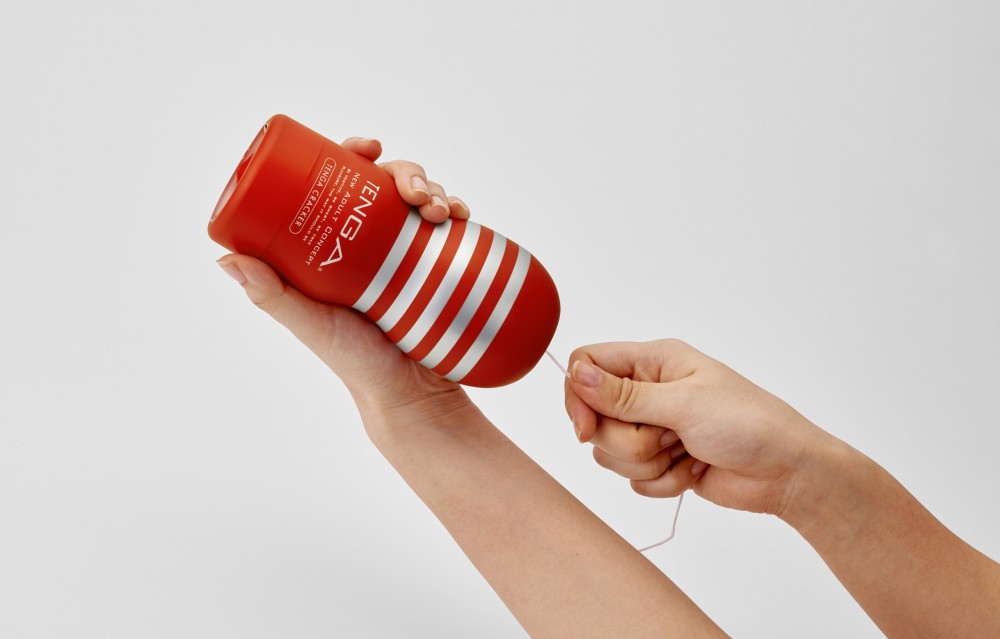 TENGA CRACKER的外型與一般的飛機杯相若,顏色也是以紅色和銀色為主調,若安放在家中的話,必定會惹人有所誤會
