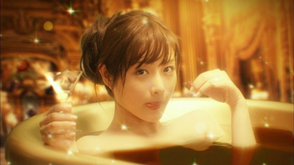 自小喜歡演戲的石原里美於2002年時被星探發掘而加入經理人公司