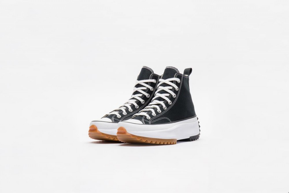 1. Converse Run Star Hike