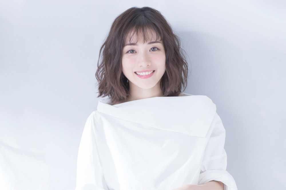 憑著甜美的外貌和輕熟女子的獨特氣質,吸引不少影迷的愛戴
