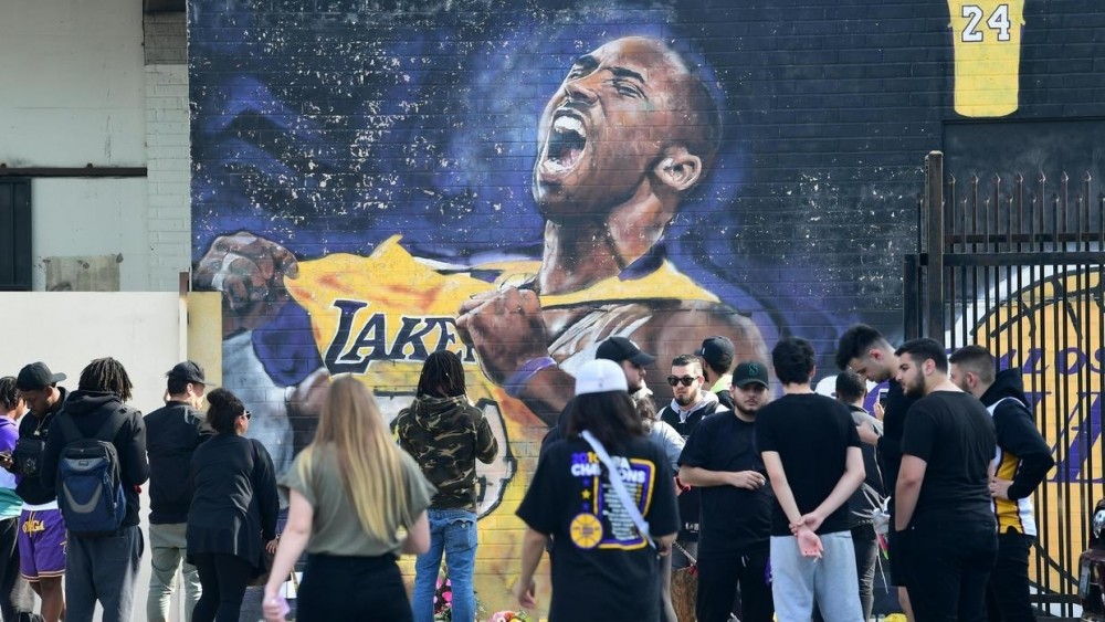 近日有網民發起聯署,希望NBA可以改用Kobe Bryant的剪影,來取替一直沿用的名宿Jerry West作官方Logo使用