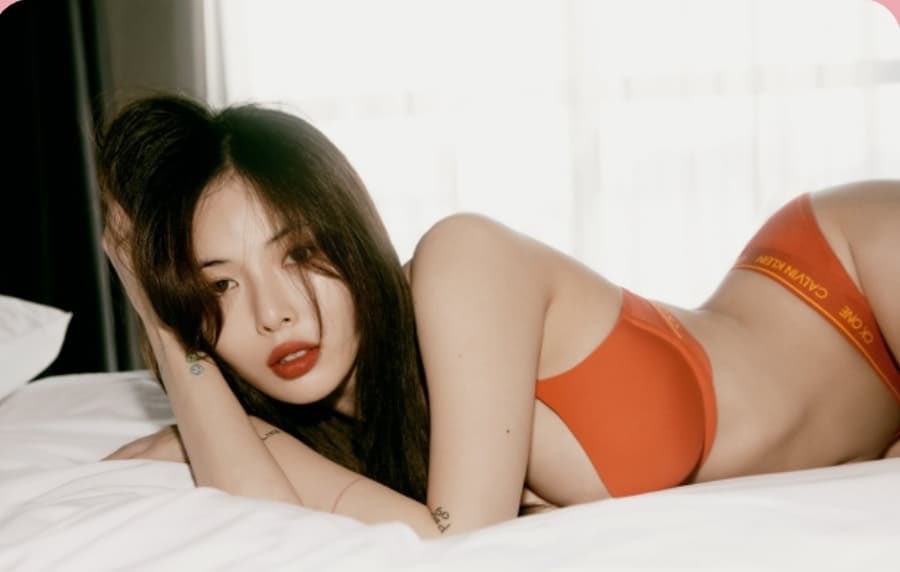 當中以零贅肉身材最為吸睛,雪白的美乳更是坦蕩蕩的出現在各位眼前