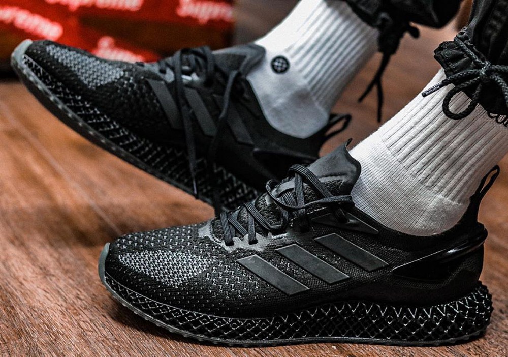 adidas 4D Run 1.0「Triple Black」