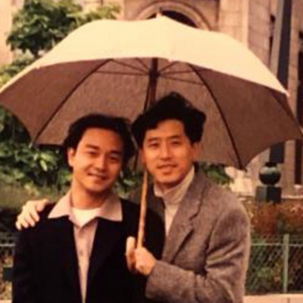 而張國榮生前另一半唐鶴德先生(唐唐),亦於個人社交平台上分享他與哥哥的親密合照