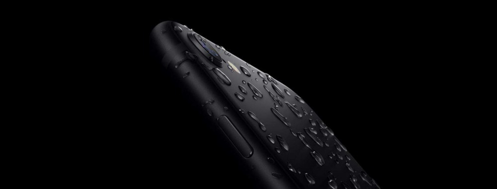 雖然兩款機款差異不大,但iPhone SE作為最新推出的產品,當然有一些肉眼看不出的分別