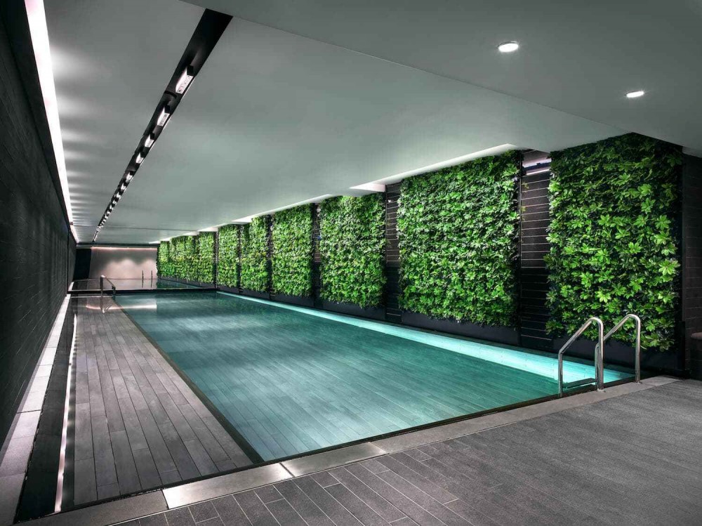 當中亦包括雙人於The Tai Pan或Garden Lounge享用早餐、6歲以下兒童享用免費早餐、每晚港幣$1,200的餐飲簽賬額(可於入住當天在餐廳消費使用)、免費酒店停車位、小童入住更可享小童住宿用品