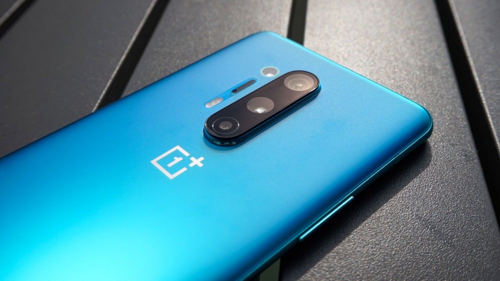 而旗艦機款OnePlus 8 Pro則採用6.78吋的QHD+ AMOLED螢幕,支援電競級數的120Hz更新率和240Hz觸控採樣率