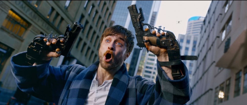 《Guns Akimbo》故事講述主角Milies是一名過著一般生活的打工族,而下班回家後便成為「鍵盤戰士」