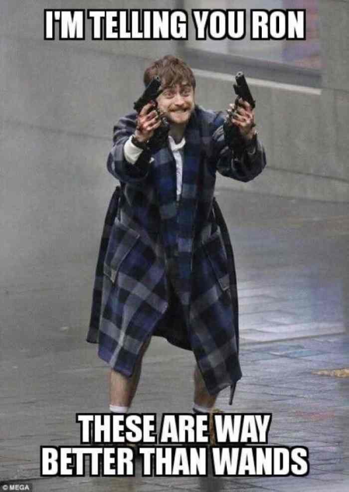 最近紐西蘭新晉導演Jason Lei Howden決心為Daniel Radcliffe「洗底」,並邀請他擔任電影《Guns Akimbo》的男主角