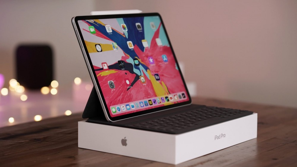 早於2008年Apple推出第一部專業級數平板電腦iPad Pro,當時官方用上「Your next computer is not a computer」的標語來形容這一部劃時代的作品