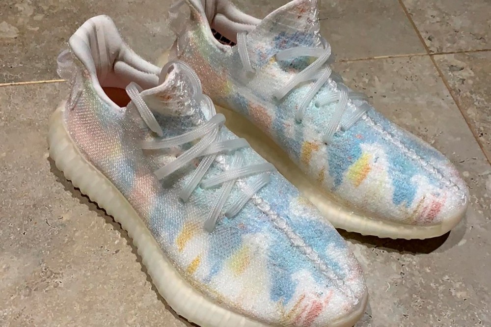 YEEZY BOOST 350 V2