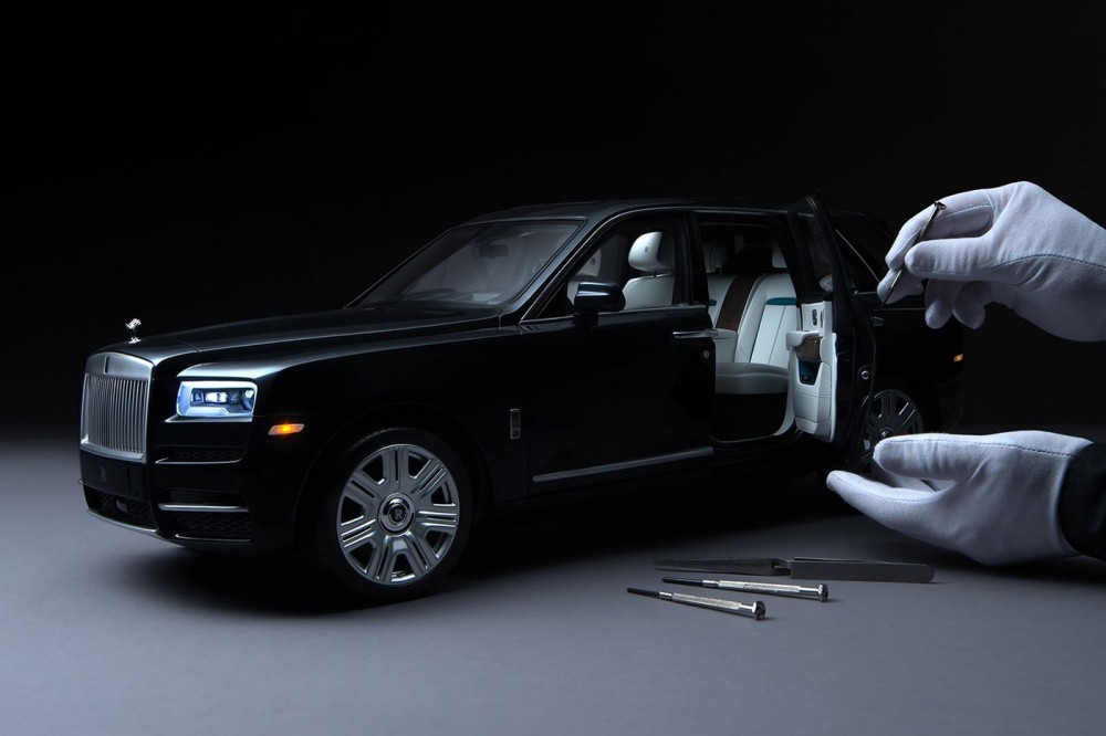 而品牌為了記念Rolls-Royce Cullinan,近日特意推出1:8比例的車款模型,回饋車迷的支持
