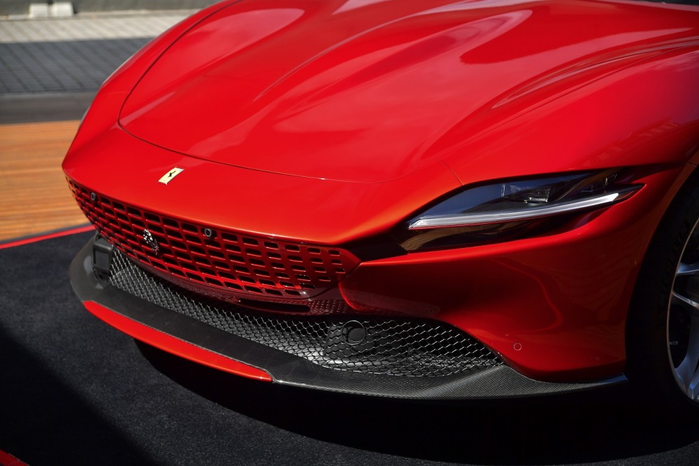 動力來源方面,Ferrari Roma採用連續四年榮獲「國際年度引擎大獎」的最新版本雙渦輪增壓V8引擎,3,855cc的排氣量最大輸出功率高達620cv