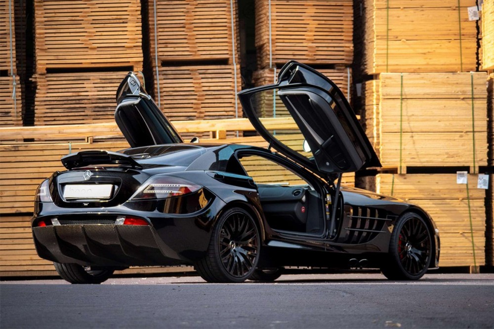 經Mansory改裝的Mercedes-Benz SLR Mclaren換上Crystal Galaxite黑色塗裝