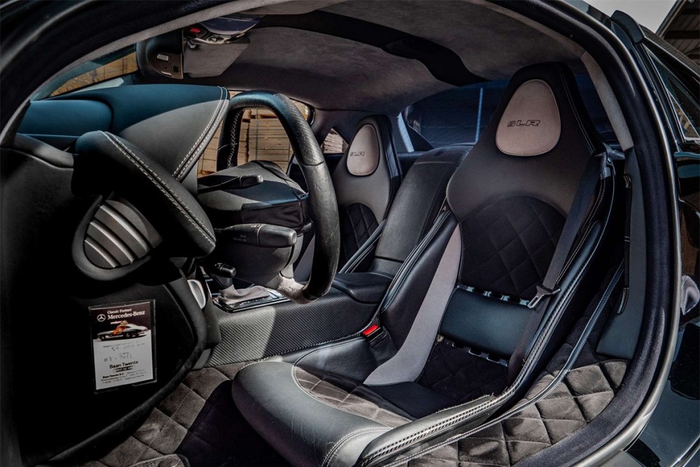 動力輸出方面,經Mansory改裝的Mercedes-Benz SLR Mclaren採用5.4升V8增壓引擎