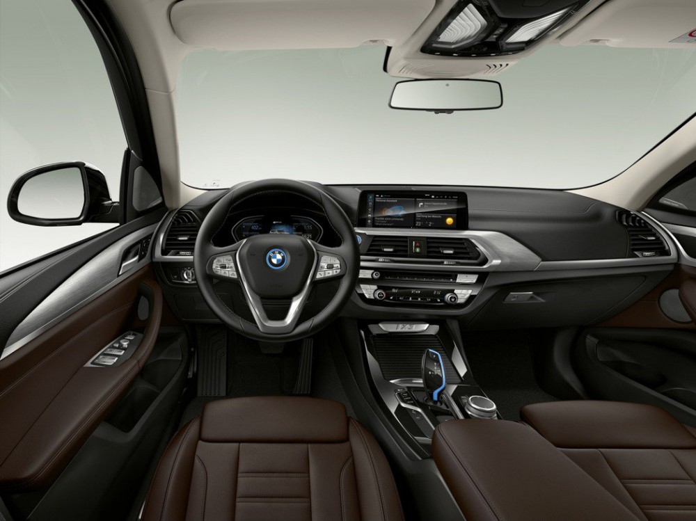 動力來源方面,BMW Sports Activity Vehicle(SAV)iX3採用品牌第五代eDrive電動系統